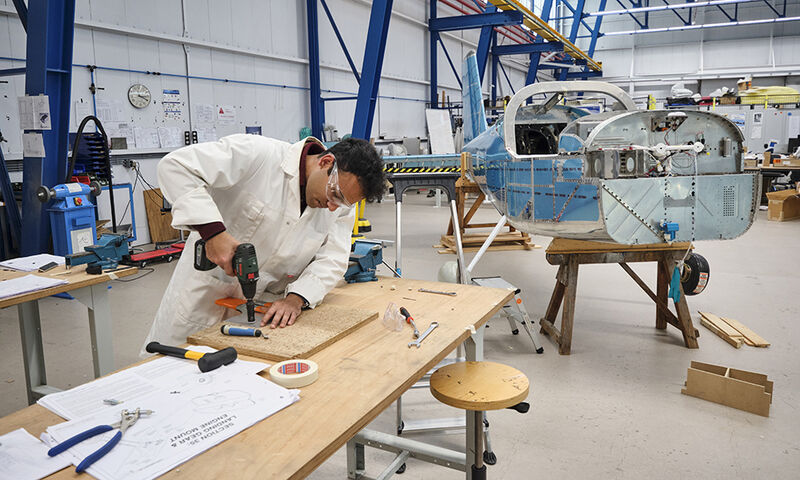 ondernemer werkt aan een innovatie.